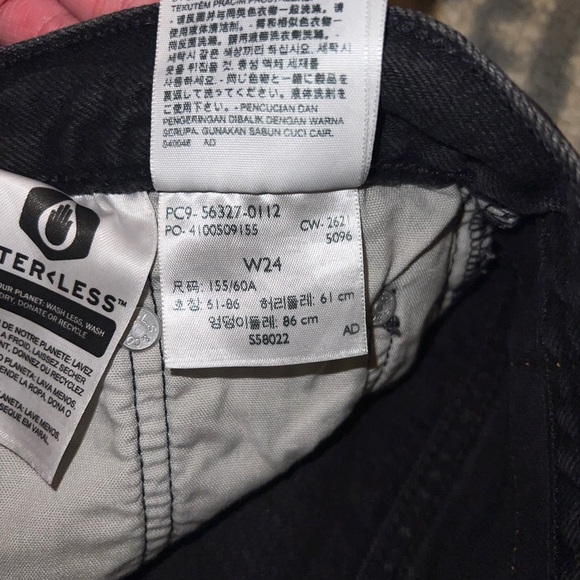 Levi Denim Shorts - Picture 6 of 6